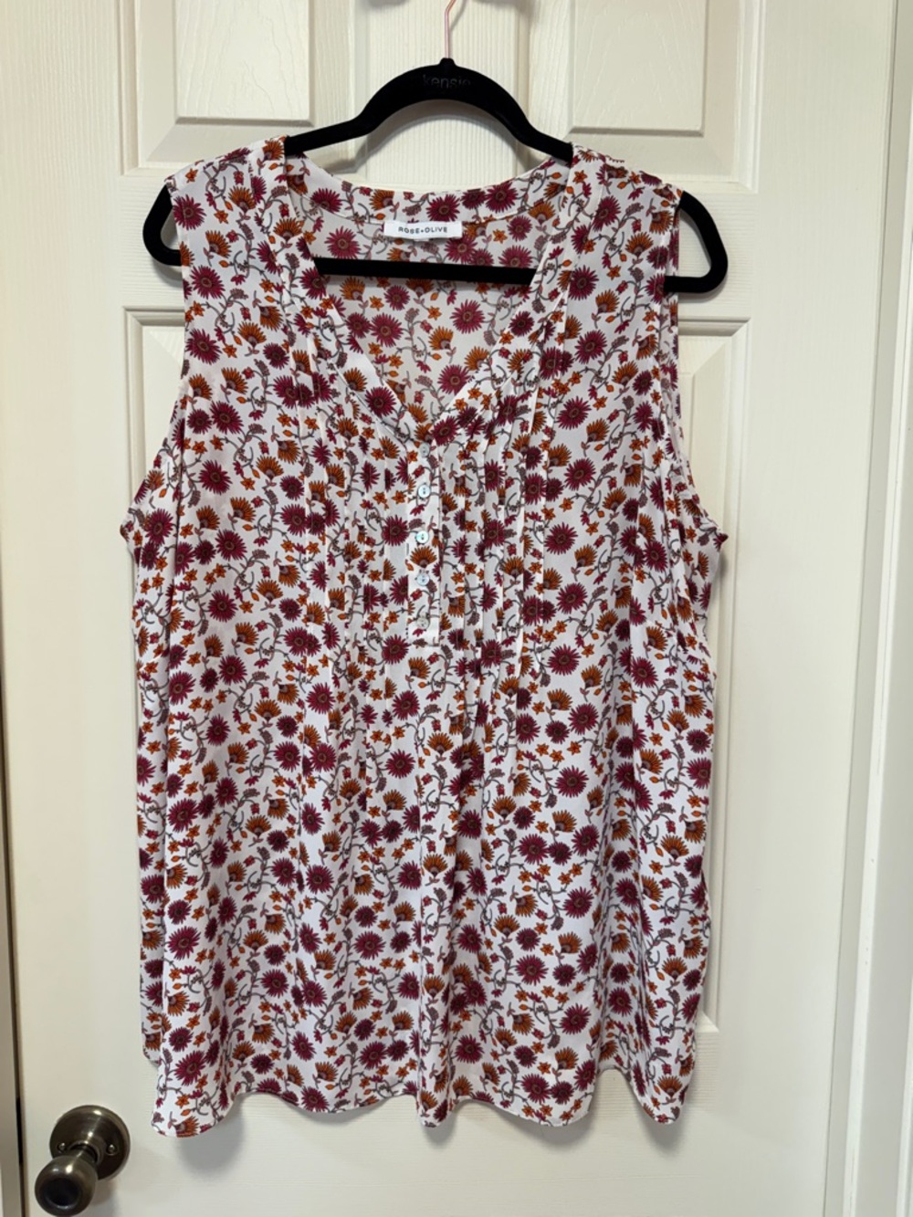 Rose & Olive White Floral Button-Front Camisole with Burgundy and Rust Accents
